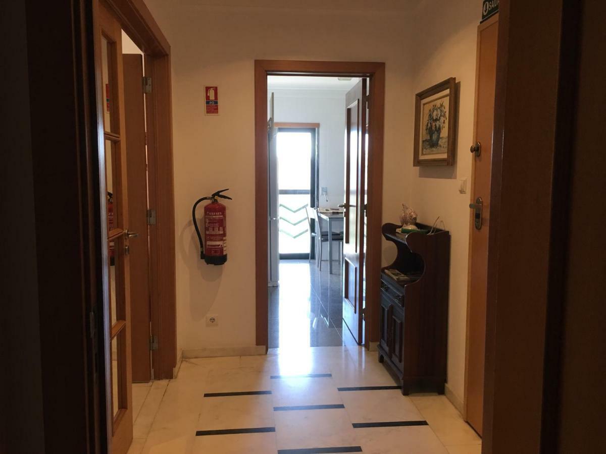 Apartamento novo muito confortável com vista Rio Algés Exterior foto
