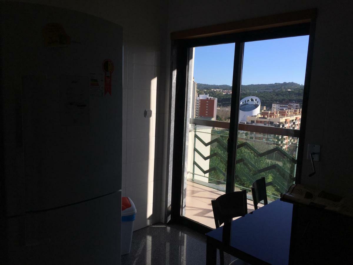 Apartamento novo muito confortável com vista Rio Algés Exterior foto
