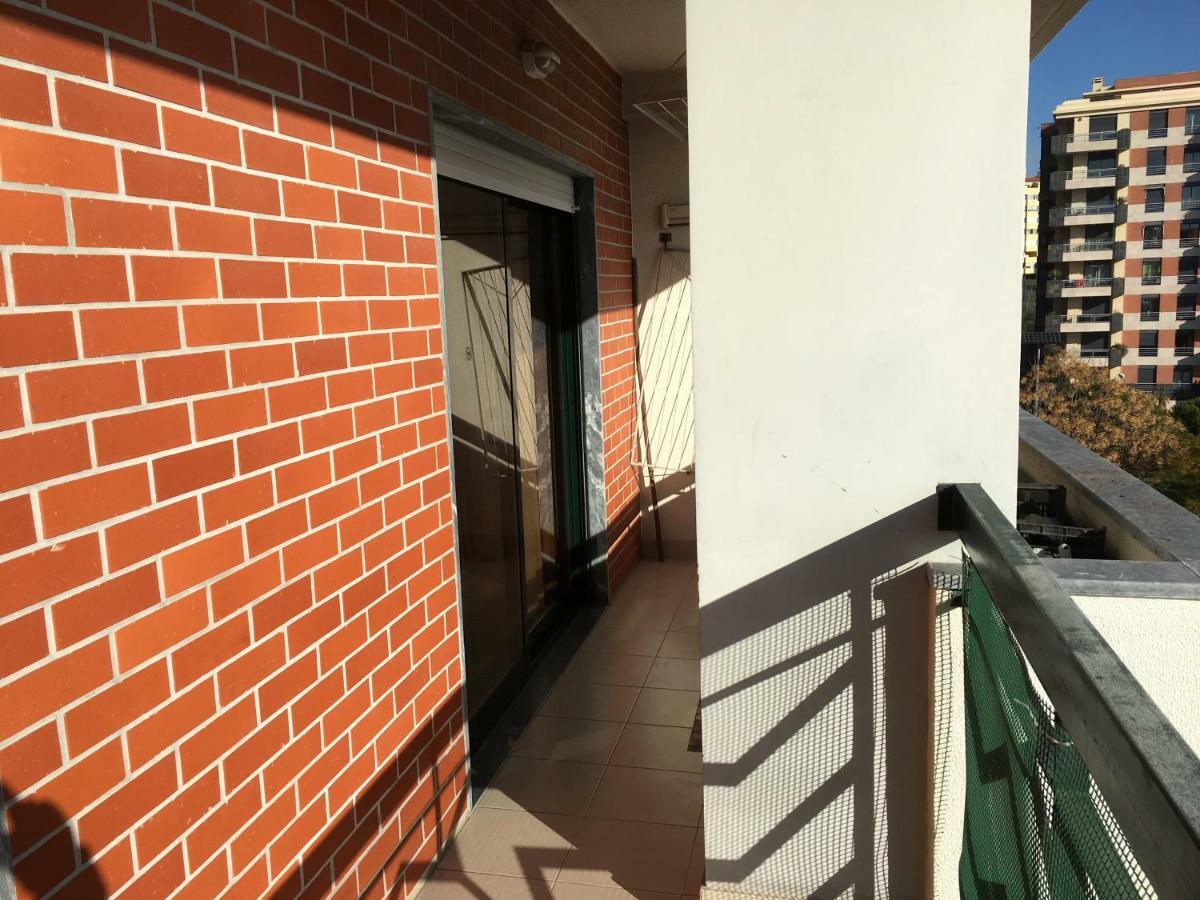 Apartamento novo muito confortável com vista Rio Algés Exterior foto